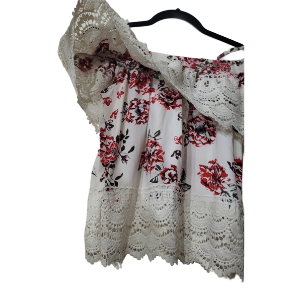 No Boundaries Red and White Lace Off The Shoulder Floral Blouse Sz M (7-9) - Picture 2 of 7